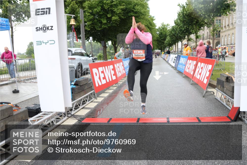 14.06.2026 - REWE Women's Run Strokosch-Dieckow http://msf.ph/oto/9760969 14.06.2026 11:15:04 Ziel 5304 meine-sportfotos.de