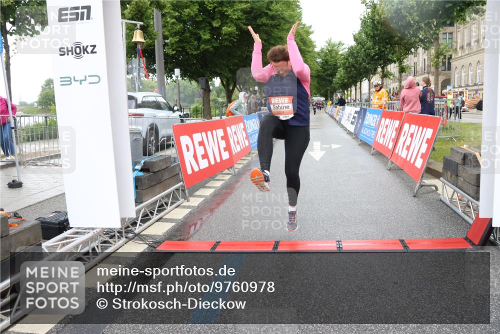 14.06.2026 - REWE Women's Run Strokosch-Dieckow http://msf.ph/oto/9760978 14.06.2026 11:15:04 Ziel 5304 meine-sportfotos.de