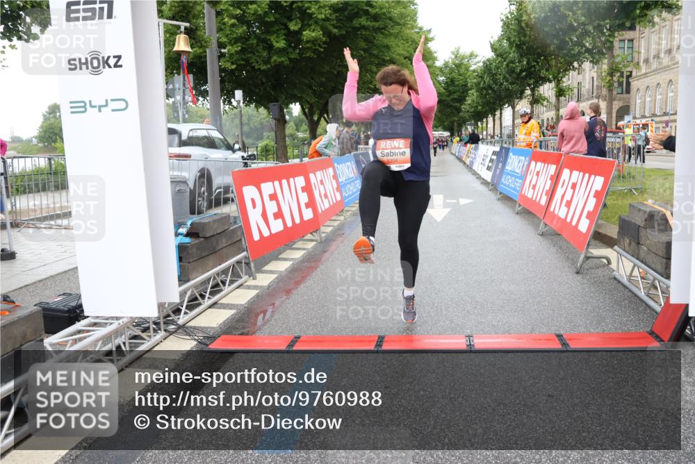 14.06.2026 - REWE Women's Run Strokosch-Dieckow http://msf.ph/oto/9760988 14.06.2026 11:15:04 Ziel 5304 meine-sportfotos.de