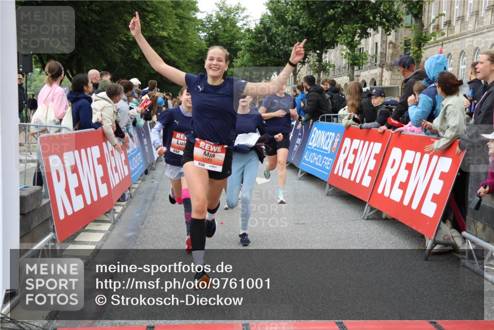 14.06.2026 - REWE Women's Run Strokosch-Dieckow http://msf.ph/oto/9761001 14.06.2026 10:58:53 Ziel 5066, 5067, 5402, 5553, 5585, 5616, 5713, 5766, 5911, 6036 meine-sportfotos.de