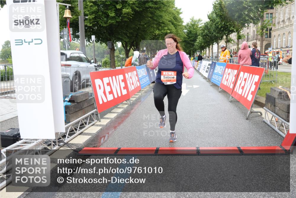 14.06.2026 - REWE Women's Run Strokosch-Dieckow http://msf.ph/oto/9761010 14.06.2026 11:15:04 Ziel 5304 meine-sportfotos.de