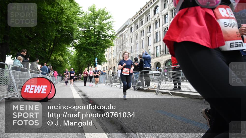 14.06.2026 - REWE Women's Run J. Mangold http://msf.ph/oto/9761034 14.06.2026 11:05:24 Ziel 5169, 5200, 5339, 5354, 5416, 5447, 5470, 5620, 5621, 5646, 5710, 5772, 5791, 5833, 5834, 5887, 5897, 5923, 6032 meine-sportfotos.de