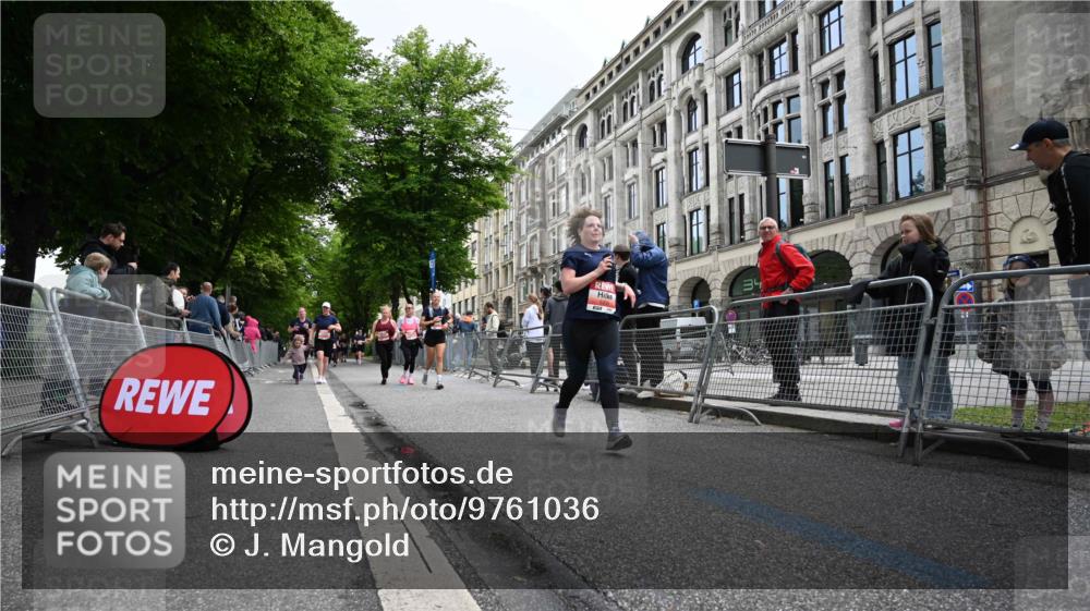 14.06.2026 - REWE Women's Run J. Mangold http://msf.ph/oto/9761036 14.06.2026 11:05:24 Ziel 5169, 5200, 5339, 5354, 5416, 5447, 5470, 5620, 5621, 5646, 5710, 5772, 5791, 5833, 5834, 5887, 5897, 5923, 6032 meine-sportfotos.de