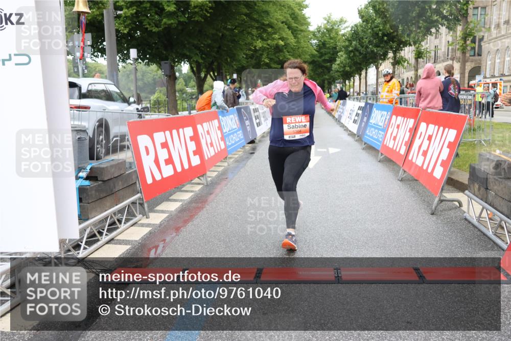 14.06.2026 - REWE Women's Run Strokosch-Dieckow http://msf.ph/oto/9761040 14.06.2026 11:15:04 Ziel 5304 meine-sportfotos.de