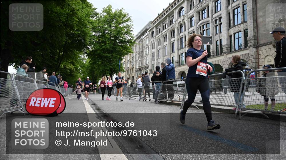 14.06.2026 - REWE Women's Run J. Mangold http://msf.ph/oto/9761043 14.06.2026 11:05:25 Ziel 5169, 5200, 5339, 5354, 5416, 5470, 5620, 5646, 5710, 5772, 5833, 5834, 5887, 5897, 5923 meine-sportfotos.de