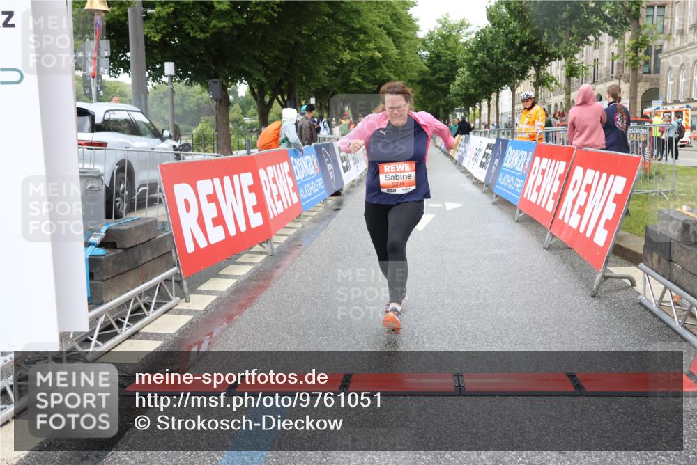 14.06.2026 - REWE Women's Run Strokosch-Dieckow http://msf.ph/oto/9761051 14.06.2026 11:15:04 Ziel 5304 meine-sportfotos.de