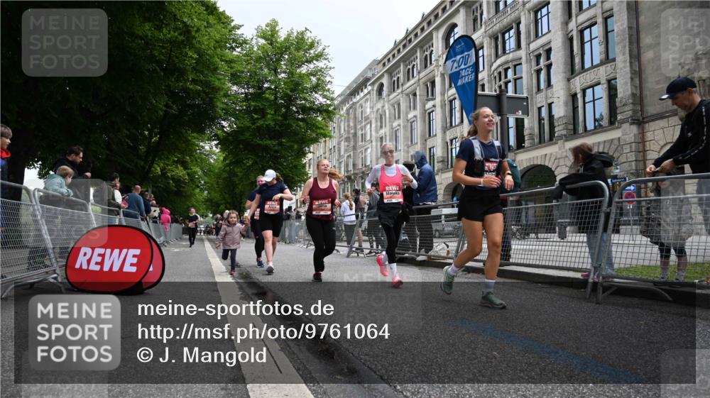 14.06.2026 - REWE Women's Run J. Mangold http://msf.ph/oto/9761064 14.06.2026 11:05:28 Ziel 5072, 5200, 5339, 5354, 5517, 5710, 5887, 5923, 5962 meine-sportfotos.de