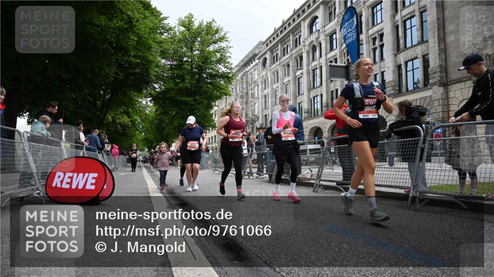 14.06.2026 - REWE Women's Run J. Mangold http://msf.ph/oto/9761066 14.06.2026 11:05:28 Ziel 5072, 5200, 5339, 5354, 5517, 5710, 5887, 5923, 5962 meine-sportfotos.de