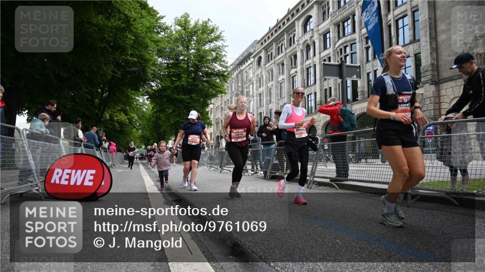 14.06.2026 - REWE Women's Run J. Mangold http://msf.ph/oto/9761069 14.06.2026 11:05:28 Ziel 5072, 5200, 5339, 5354, 5517, 5710, 5887, 5923, 5962 meine-sportfotos.de