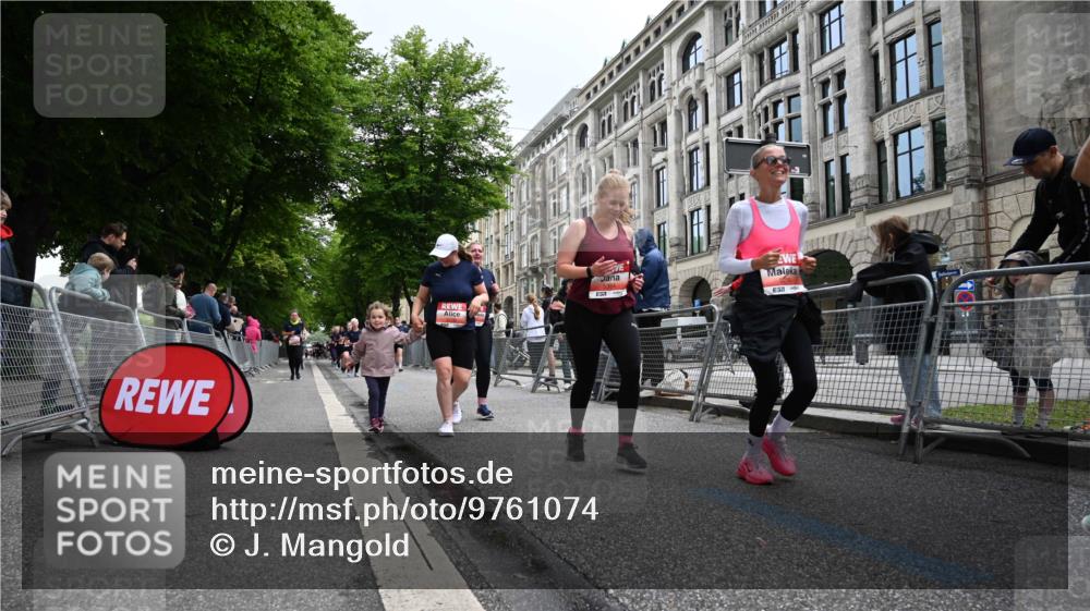 14.06.2026 - REWE Women's Run J. Mangold http://msf.ph/oto/9761074 14.06.2026 11:05:29 Ziel 5072, 5200, 5221, 5339, 5354, 5517, 5710, 5881, 5887, 5923, 5962 meine-sportfotos.de