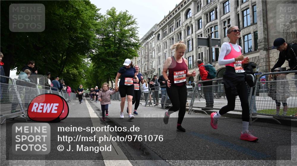 14.06.2026 - REWE Women's Run J. Mangold http://msf.ph/oto/9761076 14.06.2026 11:05:29 Ziel 5072, 5200, 5221, 5339, 5354, 5517, 5710, 5881, 5887, 5923, 5962 meine-sportfotos.de
