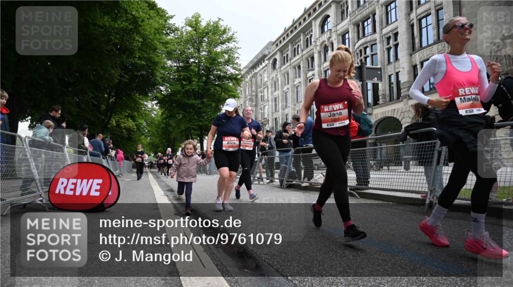 14.06.2026 - REWE Women's Run J. Mangold http://msf.ph/oto/9761079 14.06.2026 11:05:29 Ziel 5072, 5200, 5221, 5339, 5354, 5517, 5710, 5881, 5887, 5923, 5962 meine-sportfotos.de