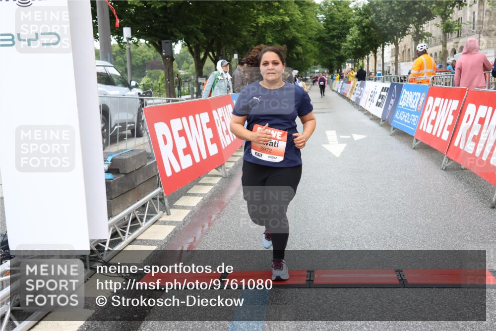 14.06.2026 - REWE Women's Run Strokosch-Dieckow http://msf.ph/oto/9761080 14.06.2026 11:14:52 Ziel 5431, 5972 meine-sportfotos.de