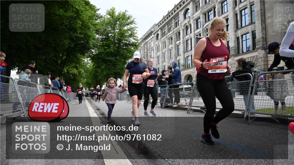14.06.2026 - REWE Women's Run J. Mangold http://msf.ph/oto/9761082 14.06.2026 11:05:29 Ziel 5072, 5200, 5221, 5339, 5354, 5517, 5710, 5881, 5887, 5923, 5962 meine-sportfotos.de