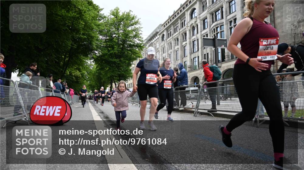 14.06.2026 - REWE Women's Run J. Mangold http://msf.ph/oto/9761084 14.06.2026 11:05:30 Ziel 5072, 5149, 5200, 5221, 5354, 5517, 5710, 5881, 5887, 5923, 5962 meine-sportfotos.de