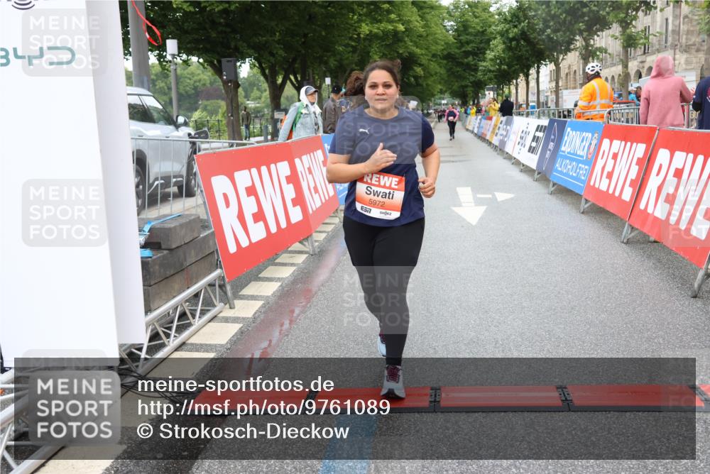 14.06.2026 - REWE Women's Run Strokosch-Dieckow http://msf.ph/oto/9761089 14.06.2026 11:14:52 Ziel 5431, 5972 meine-sportfotos.de