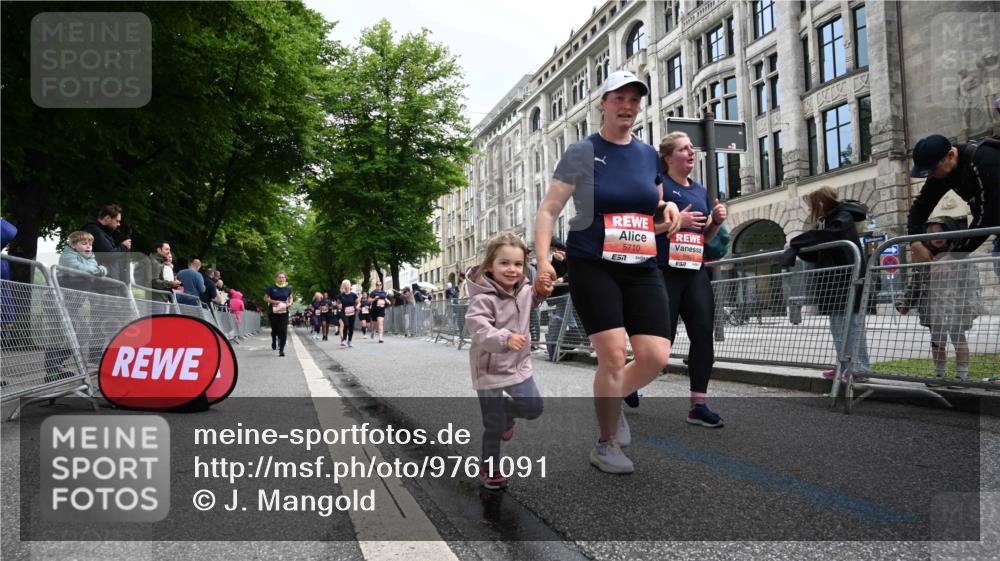 14.06.2026 - REWE Women's Run J. Mangold http://msf.ph/oto/9761091 14.06.2026 11:05:30 Ziel 5072, 5149, 5200, 5221, 5354, 5517, 5710, 5881, 5887, 5923, 5962 meine-sportfotos.de