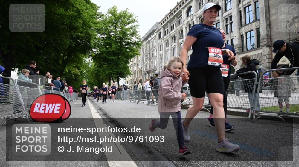 14.06.2026 - REWE Women's Run J. Mangold http://msf.ph/oto/9761093 14.06.2026 11:05:30 Ziel 5072, 5149, 5200, 5221, 5354, 5517, 5710, 5881, 5887, 5923, 5962 meine-sportfotos.de