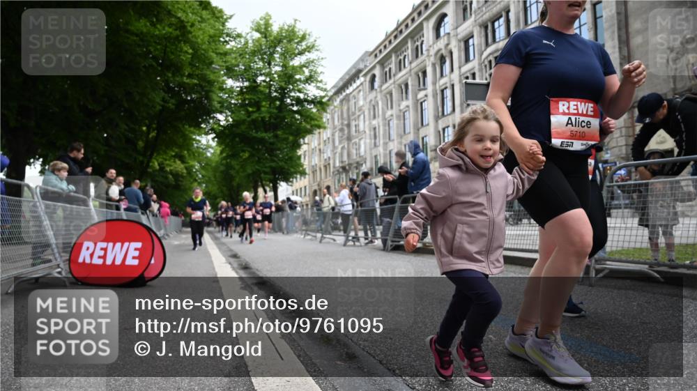 14.06.2026 - REWE Women's Run J. Mangold http://msf.ph/oto/9761095 14.06.2026 11:05:31 Ziel 5072, 5149, 5200, 5221, 5354, 5378, 5517, 5580, 5710, 5881, 5887, 5923, 5962 meine-sportfotos.de
