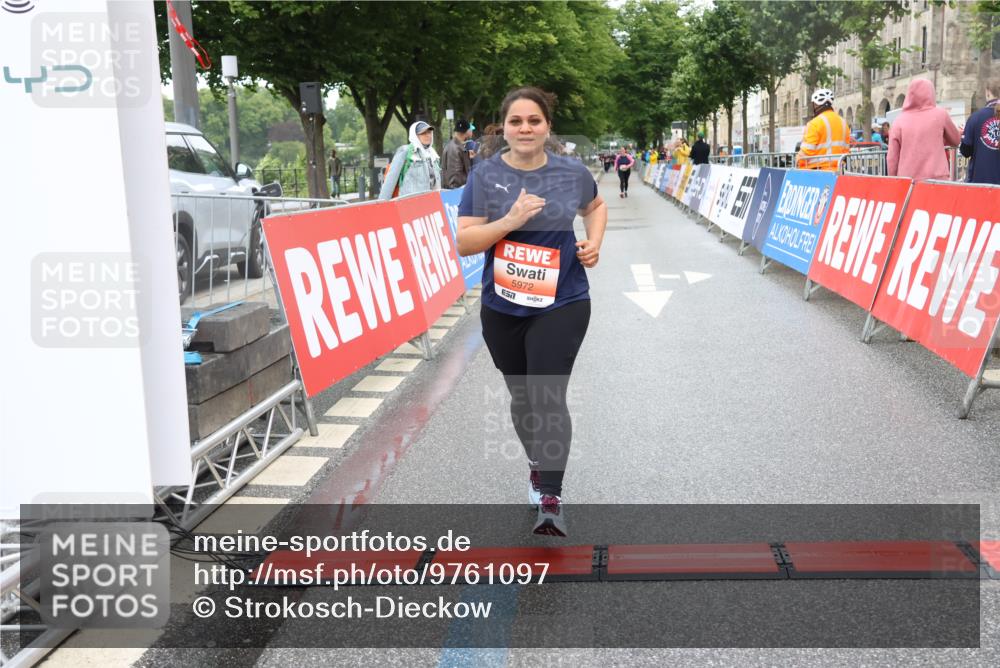 14.06.2026 - REWE Women's Run Strokosch-Dieckow http://msf.ph/oto/9761097 14.06.2026 11:14:52 Ziel 5431, 5972 meine-sportfotos.de