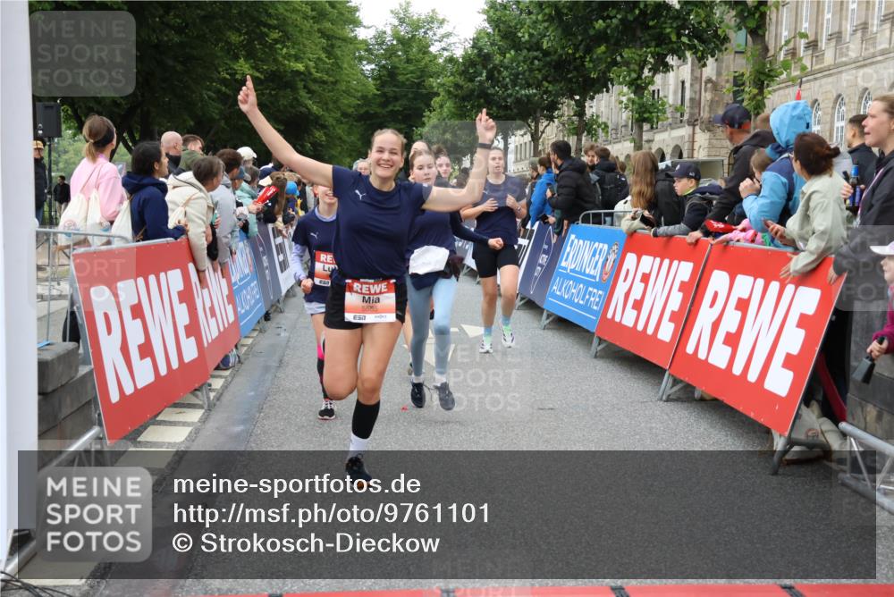 14.06.2026 - REWE Women's Run Strokosch-Dieckow http://msf.ph/oto/9761101 14.06.2026 10:58:52 Ziel 5402, 5553, 5585, 5616, 5713, 5766, 5911, 6036 meine-sportfotos.de