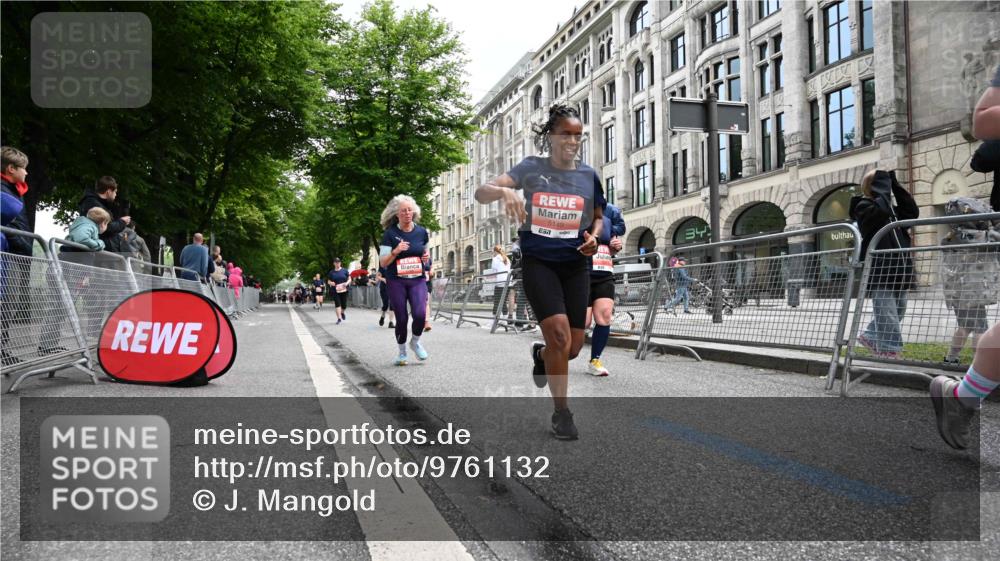 14.06.2026 - REWE Women's Run J. Mangold http://msf.ph/oto/9761132 14.06.2026 11:05:36 Ziel 5072, 5149, 5221, 5378, 5517, 5580, 5699, 5705, 5881, 5903, 5962 meine-sportfotos.de