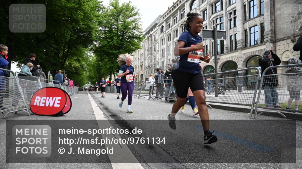 14.06.2026 - REWE Women's Run J. Mangold http://msf.ph/oto/9761134 14.06.2026 11:05:37 Ziel 5072, 5149, 5221, 5378, 5517, 5580, 5699, 5705, 5881, 5903, 5962 meine-sportfotos.de