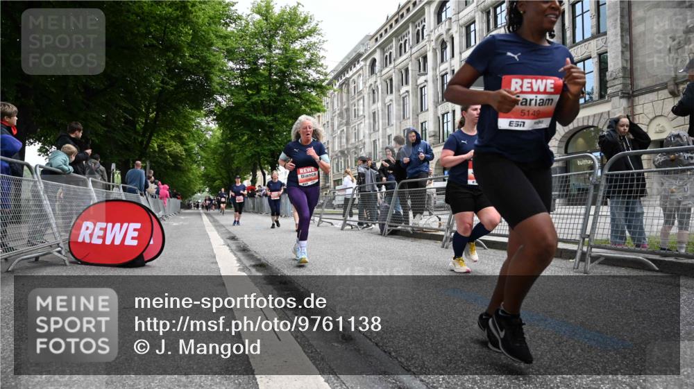 14.06.2026 - REWE Women's Run J. Mangold http://msf.ph/oto/9761138 14.06.2026 11:05:37 Ziel 5072, 5149, 5221, 5378, 5517, 5580, 5699, 5705, 5881, 5903, 5962 meine-sportfotos.de