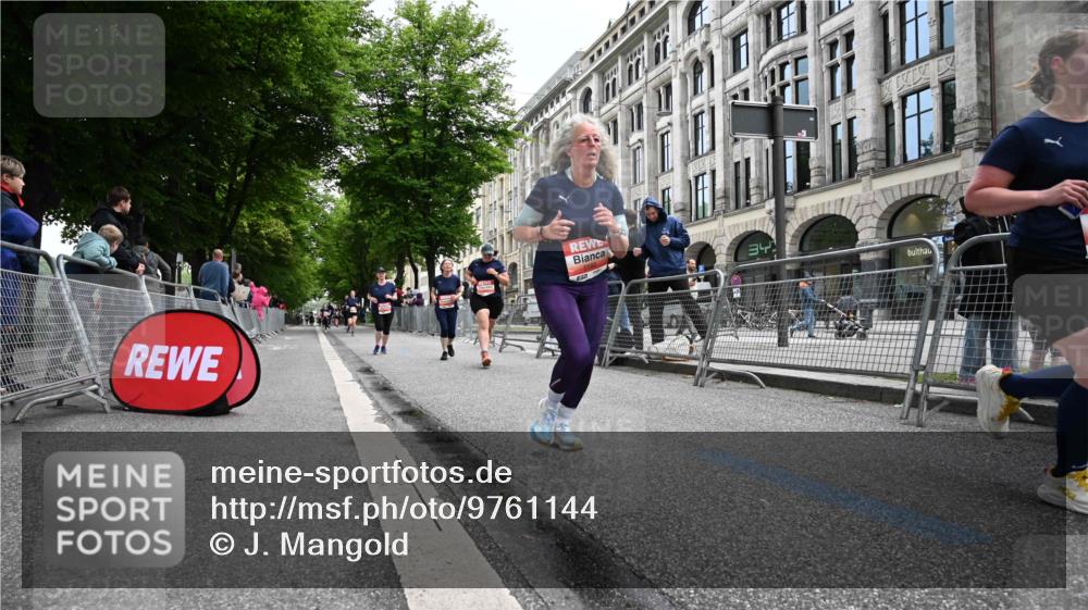 14.06.2026 - REWE Women's Run J. Mangold http://msf.ph/oto/9761144 14.06.2026 11:05:37 Ziel 5072, 5149, 5221, 5378, 5517, 5580, 5699, 5705, 5881, 5903, 5962 meine-sportfotos.de