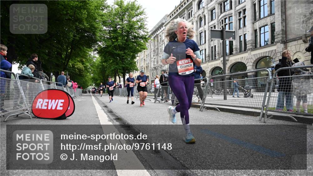 14.06.2026 - REWE Women's Run J. Mangold http://msf.ph/oto/9761148 14.06.2026 11:05:38 Ziel 5072, 5149, 5221, 5378, 5517, 5580, 5699, 5705, 5881, 5903, 5962 meine-sportfotos.de