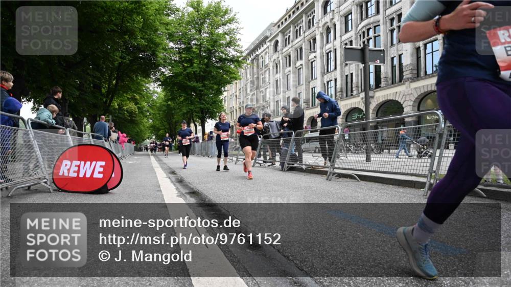 14.06.2026 - REWE Women's Run J. Mangold http://msf.ph/oto/9761152 14.06.2026 11:05:38 Ziel 5072, 5149, 5221, 5378, 5517, 5580, 5699, 5705, 5881, 5903, 5962 meine-sportfotos.de