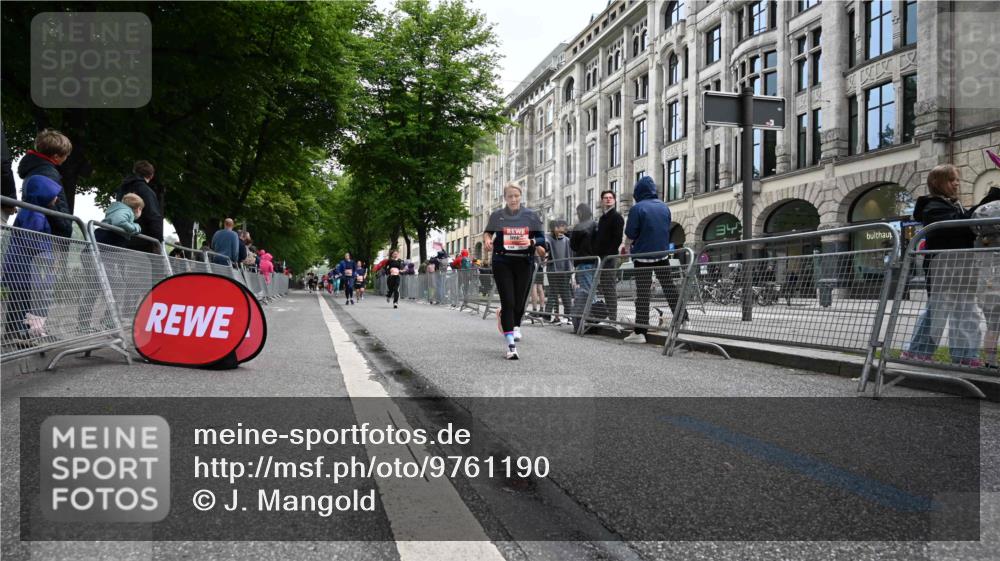 14.06.2026 - REWE Women's Run J. Mangold http://msf.ph/oto/9761190 14.06.2026 11:05:47 Ziel 5130, 5227, 5727, 5757, 5805, 6026 meine-sportfotos.de