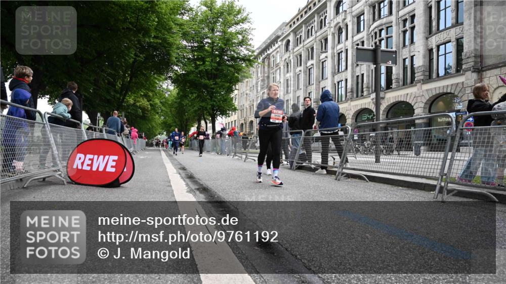 14.06.2026 - REWE Women's Run J. Mangold http://msf.ph/oto/9761192 14.06.2026 11:05:47 Ziel 5130, 5227, 5727, 5757, 5805, 6026 meine-sportfotos.de