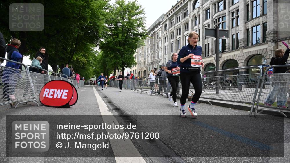 14.06.2026 - REWE Women's Run J. Mangold http://msf.ph/oto/9761200 14.06.2026 11:05:47 Ziel 5130, 5227, 5727, 5757, 5805, 6026 meine-sportfotos.de