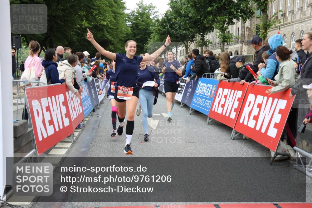 14.06.2026 - REWE Women's Run Strokosch-Dieckow http://msf.ph/oto/9761206 14.06.2026 10:58:52 Ziel 5402, 5553, 5585, 5616, 5713, 5766, 5911, 6036 meine-sportfotos.de