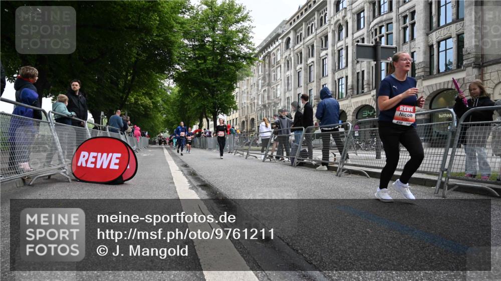 14.06.2026 - REWE Women's Run J. Mangold http://msf.ph/oto/9761211 14.06.2026 11:05:48 Ziel 5130, 5227, 5727, 5757, 5794, 5805, 6026 meine-sportfotos.de