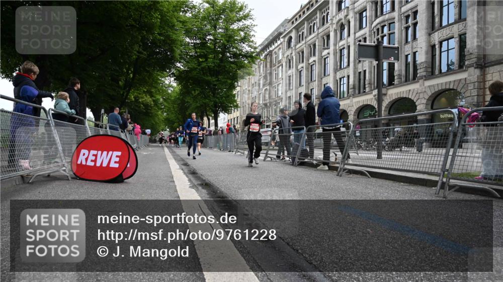 14.06.2026 - REWE Women's Run J. Mangold http://msf.ph/oto/9761228 14.06.2026 11:05:50 Ziel 5130, 5727, 5757, 5794, 6026 meine-sportfotos.de