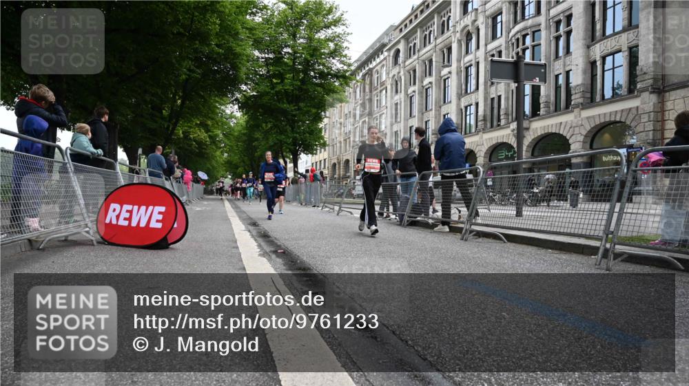14.06.2026 - REWE Women's Run J. Mangold http://msf.ph/oto/9761233 14.06.2026 11:05:50 Ziel 5130, 5727, 5757, 5794, 6026 meine-sportfotos.de