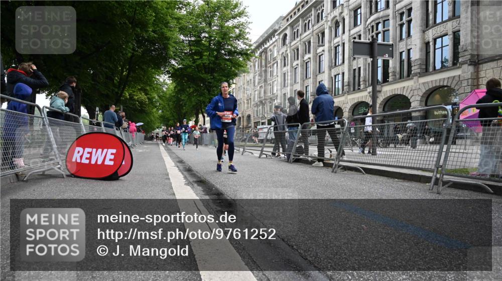 14.06.2026 - REWE Women's Run J. Mangold http://msf.ph/oto/9761252 14.06.2026 11:05:52 Ziel 5130, 5727, 5757, 5794, 5799, 5960 meine-sportfotos.de