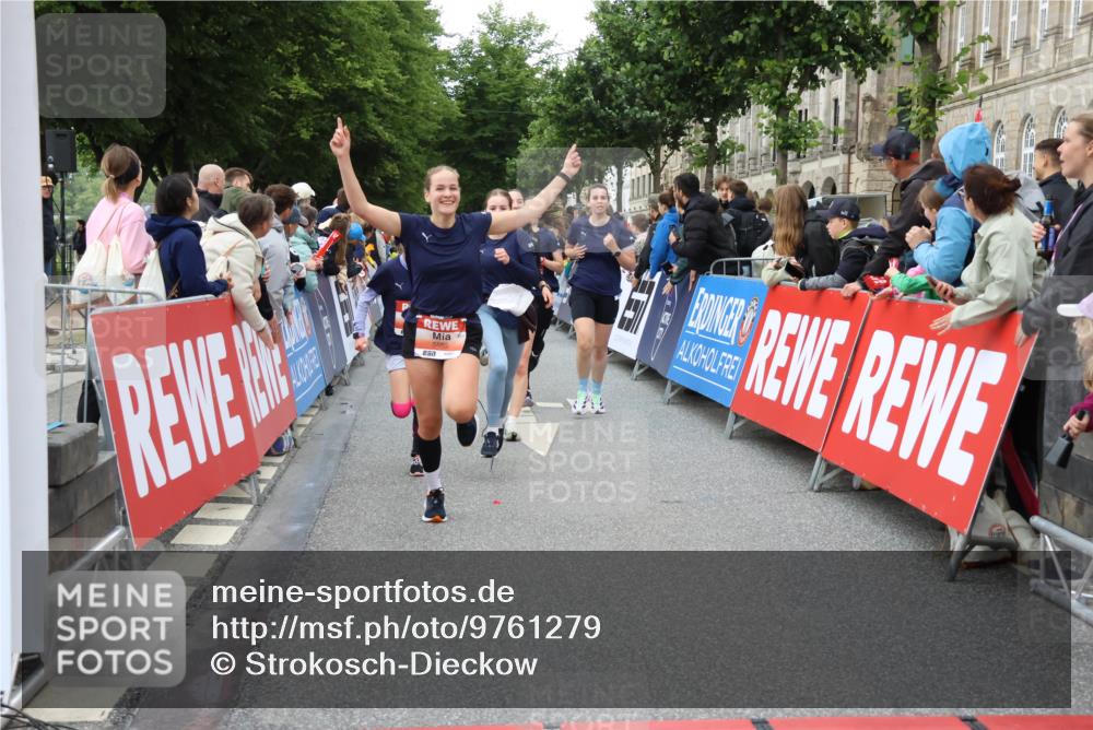14.06.2026 - REWE Women's Run Strokosch-Dieckow http://msf.ph/oto/9761279 14.06.2026 10:58:52 Ziel 5402, 5553, 5585, 5616, 5713, 5766, 5911, 6036 meine-sportfotos.de
