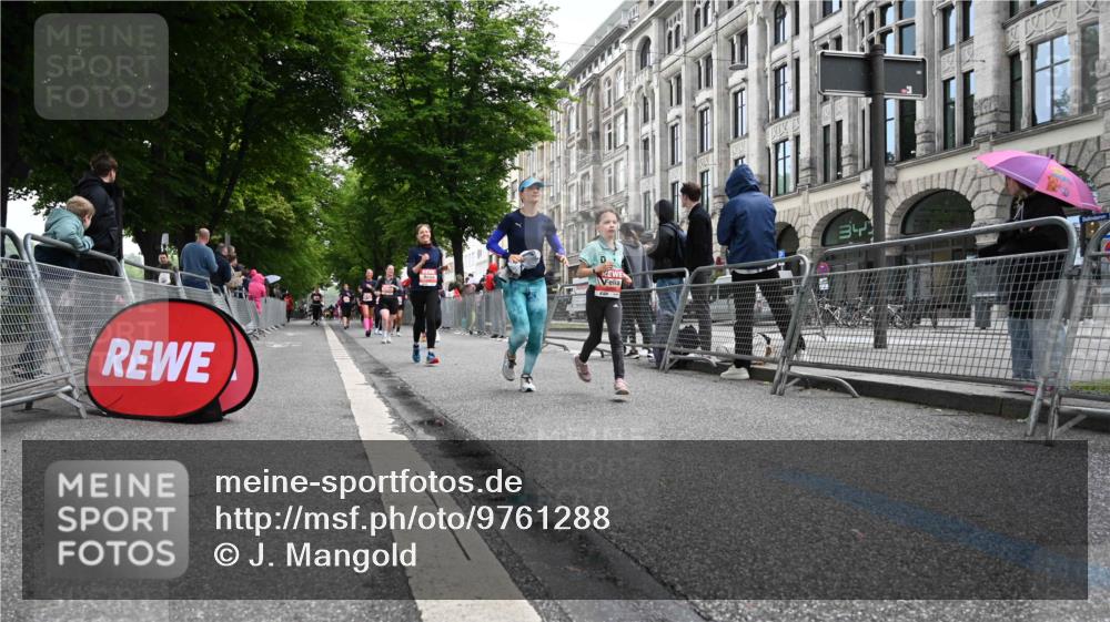 14.06.2026 - REWE Women's Run J. Mangold http://msf.ph/oto/9761288 14.06.2026 11:05:56 Ziel 5382, 5541, 5727, 5794, 5799, 5844, 5960 meine-sportfotos.de