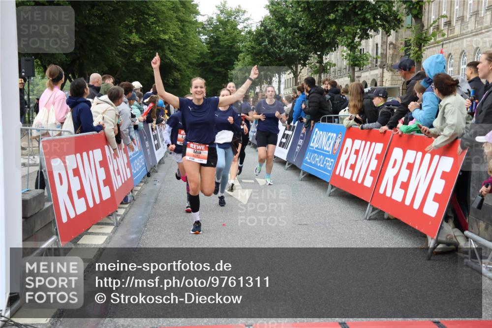 14.06.2026 - REWE Women's Run Strokosch-Dieckow http://msf.ph/oto/9761311 14.06.2026 10:58:52 Ziel 5402, 5553, 5585, 5616, 5713, 5766, 5911, 6036 meine-sportfotos.de