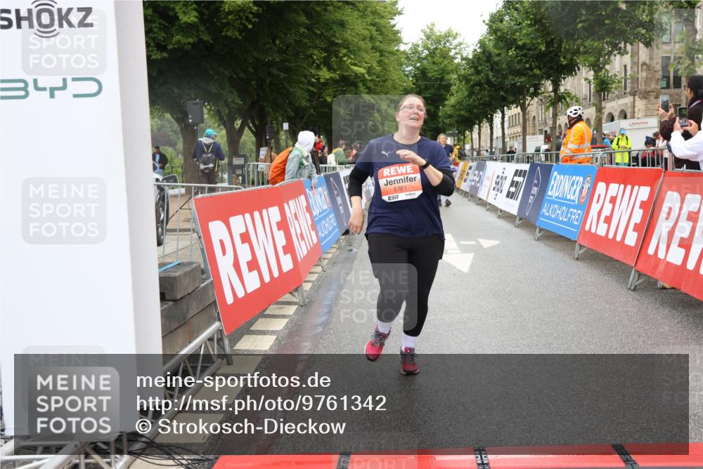 14.06.2026 - REWE Women's Run Strokosch-Dieckow http://msf.ph/oto/9761342 14.06.2026 11:14:24 Ziel 5781 meine-sportfotos.de