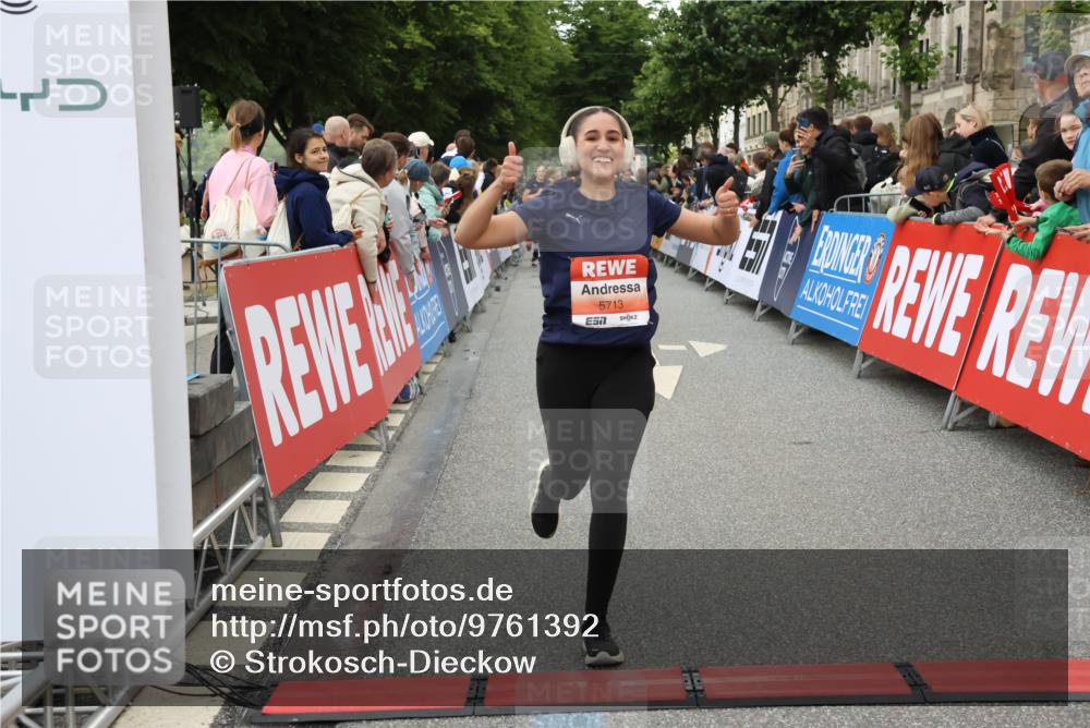 14.06.2026 - REWE Women's Run Strokosch-Dieckow http://msf.ph/oto/9761392 14.06.2026 10:58:48 Ziel 5086, 5713 meine-sportfotos.de