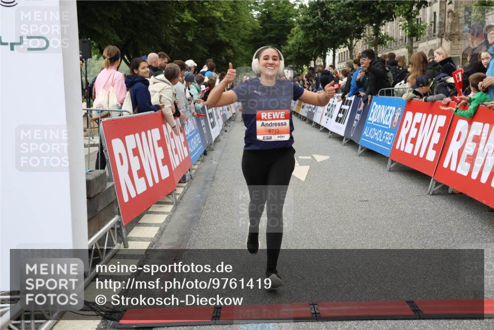 14.06.2026 - REWE Women's Run Strokosch-Dieckow http://msf.ph/oto/9761419 14.06.2026 10:58:48 Ziel 5086, 5713 meine-sportfotos.de