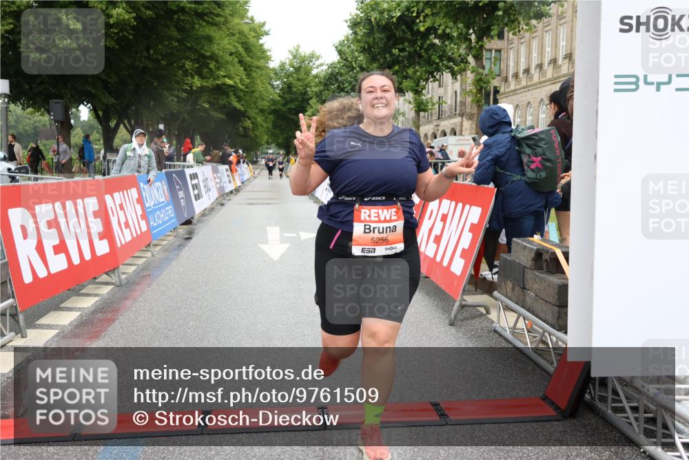 14.06.2026 - REWE Women's Run Strokosch-Dieckow http://msf.ph/oto/9761509 14.06.2026 11:13:49 Ziel 5256 meine-sportfotos.de