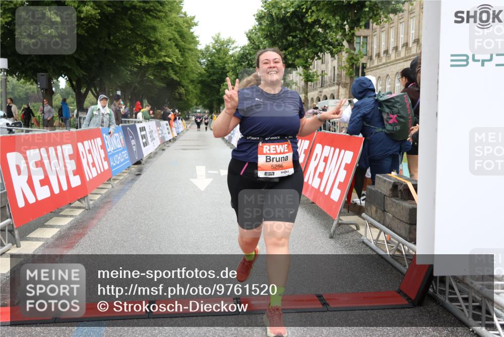 14.06.2026 - REWE Women's Run Strokosch-Dieckow http://msf.ph/oto/9761520 14.06.2026 11:13:49 Ziel 5256 meine-sportfotos.de