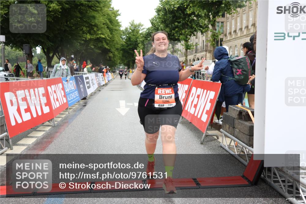 14.06.2026 - REWE Women's Run Strokosch-Dieckow http://msf.ph/oto/9761531 14.06.2026 11:13:49 Ziel 5256 meine-sportfotos.de