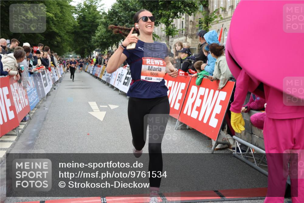 14.06.2026 - REWE Women's Run Strokosch-Dieckow http://msf.ph/oto/9761534 14.06.2026 10:58:40 Ziel 5086, 5980 meine-sportfotos.de