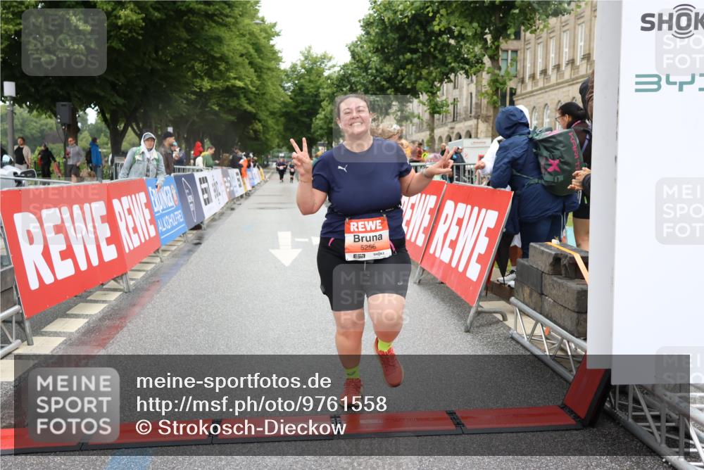 14.06.2026 - REWE Women's Run Strokosch-Dieckow http://msf.ph/oto/9761558 14.06.2026 11:13:49 Ziel 5256 meine-sportfotos.de